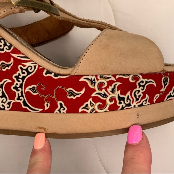 BLACKSTONE | Batik Wedge Platform Sandals - Picture 13 of 15